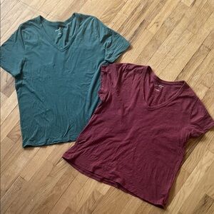 Universal Thread Women's V-Neck Tees in Green and Brick